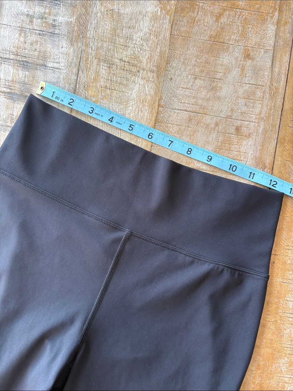 Vuori Women’s Black Flare Leggings size M - Picture 6 of 8